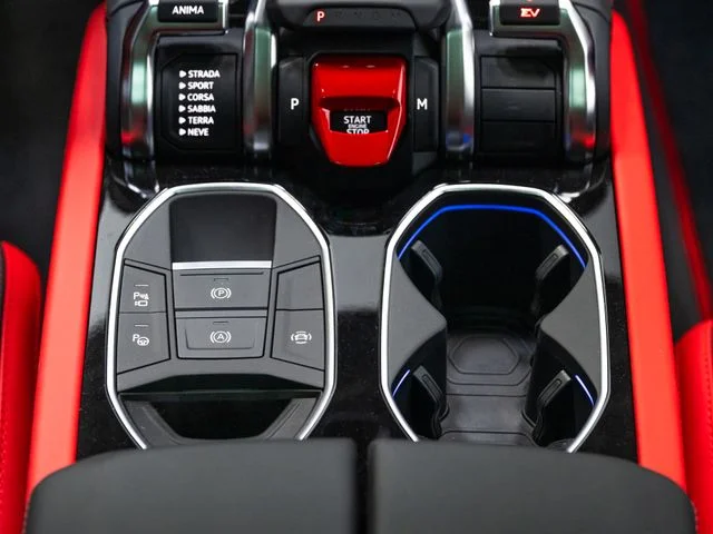 Used 2025 Black Lamborghini SE image 30