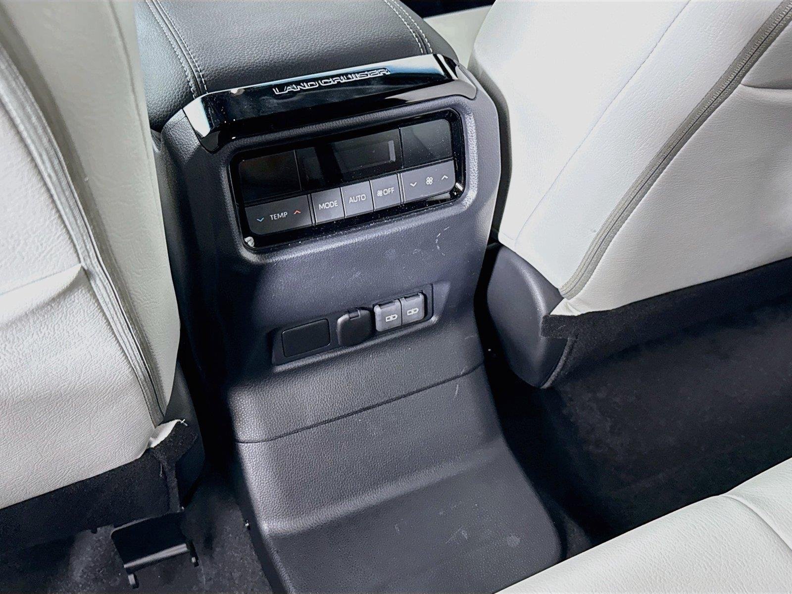 Used 2026 Ice Cap Toyota 1958 image 36