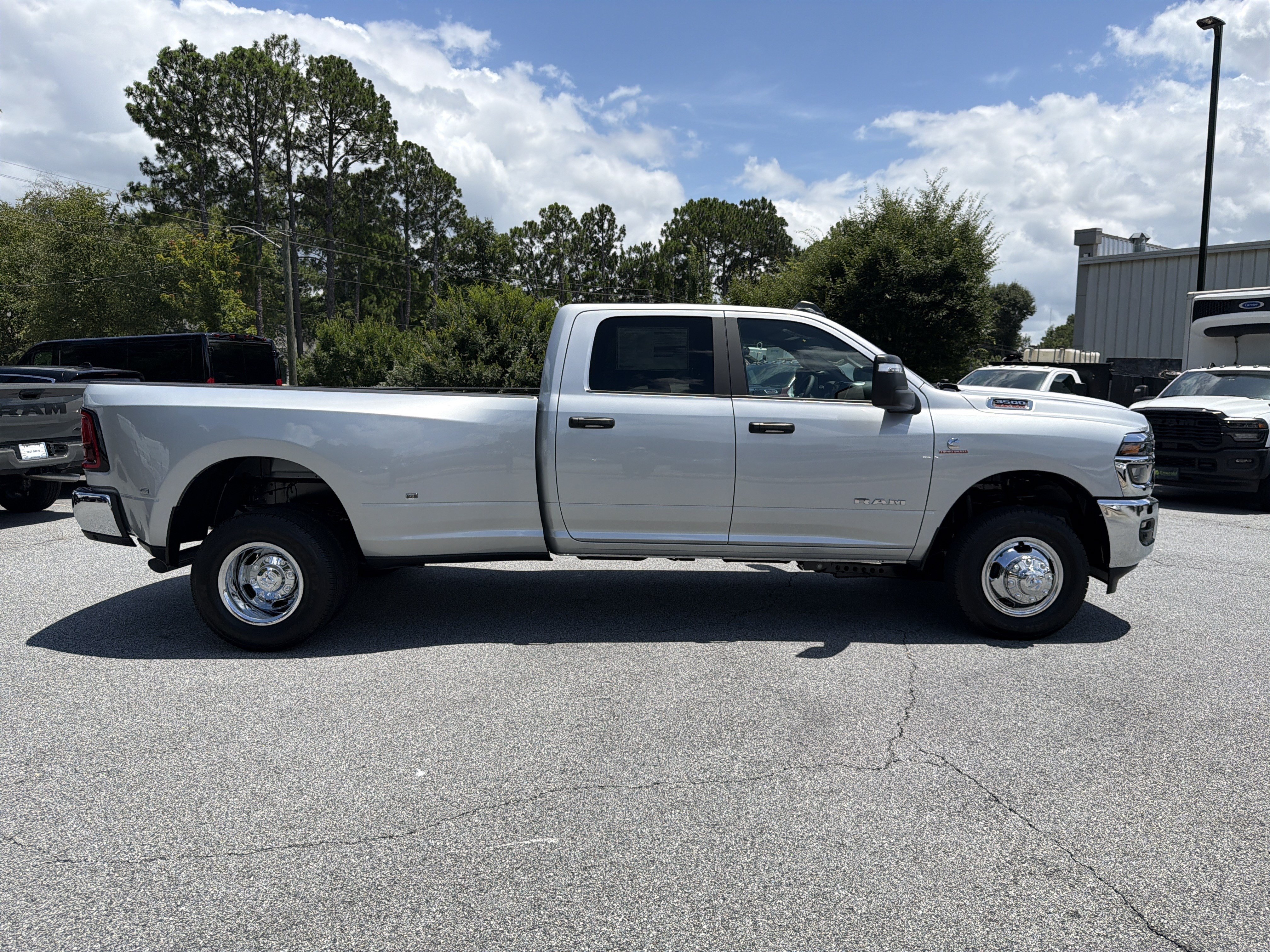 New 2026 Silver-Zynith Exterior Paint RAM Big Horn image 9