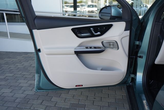 New 2026 Verde Silver Metallic Mercedes-Benz GLC 300 image 15