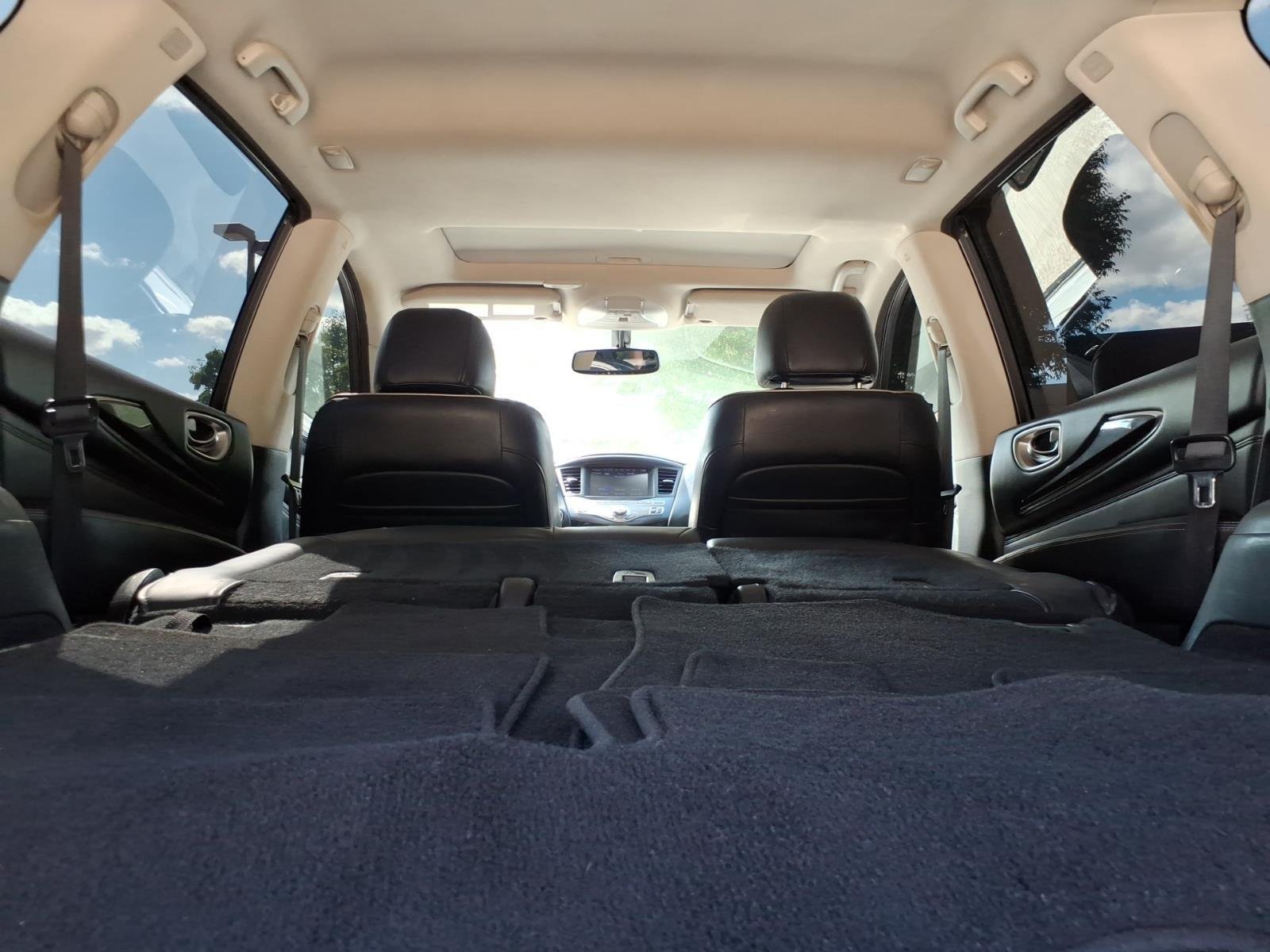 Used 2017 Majestic White INFINITI  image 31