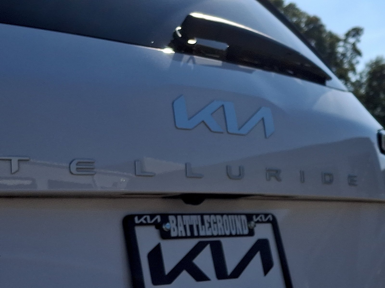 Used 2024 Glacial White Pearl Kia EX image 31