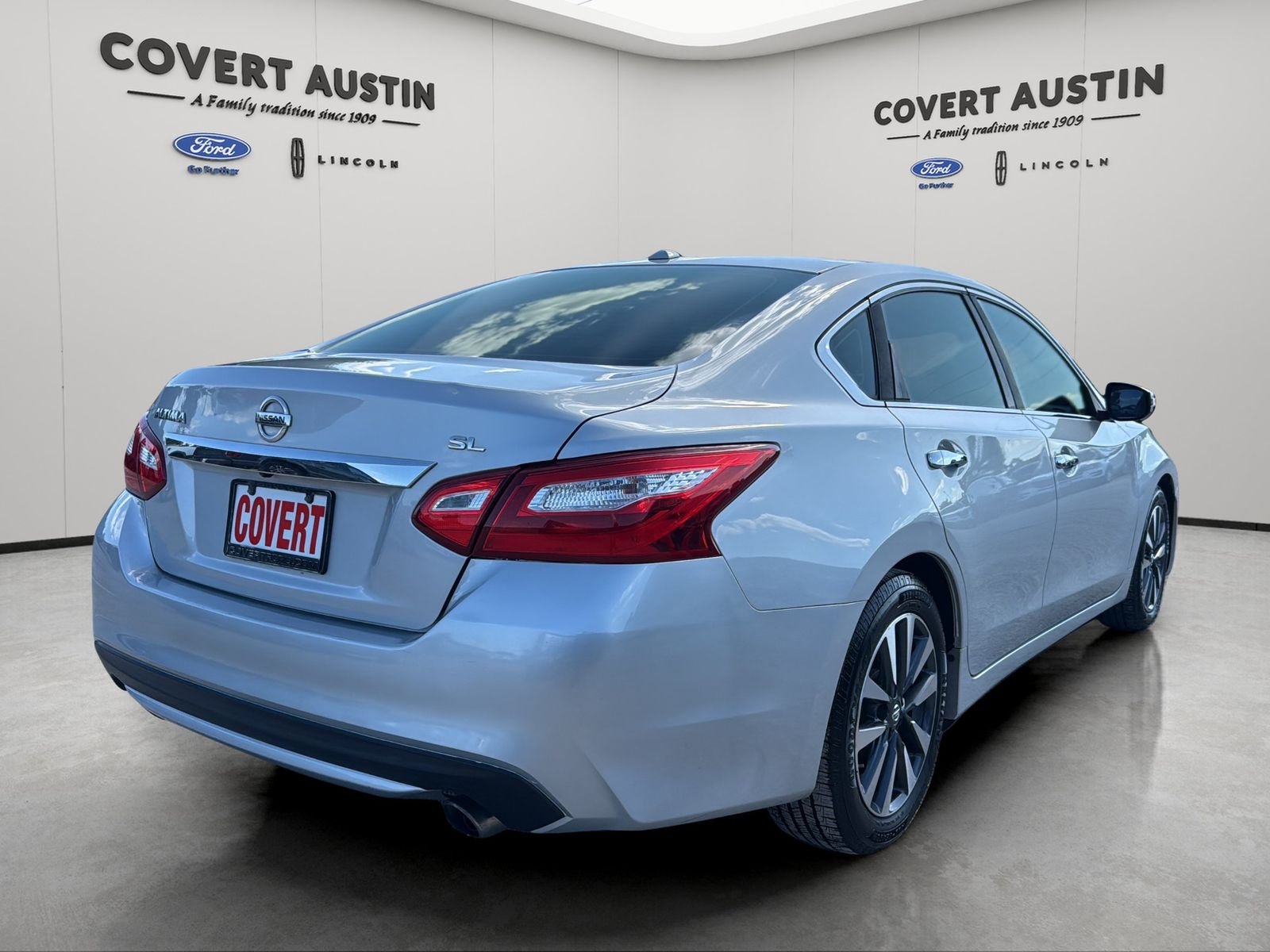 Used 2017 Silver Nissan 2.5 SL image 3