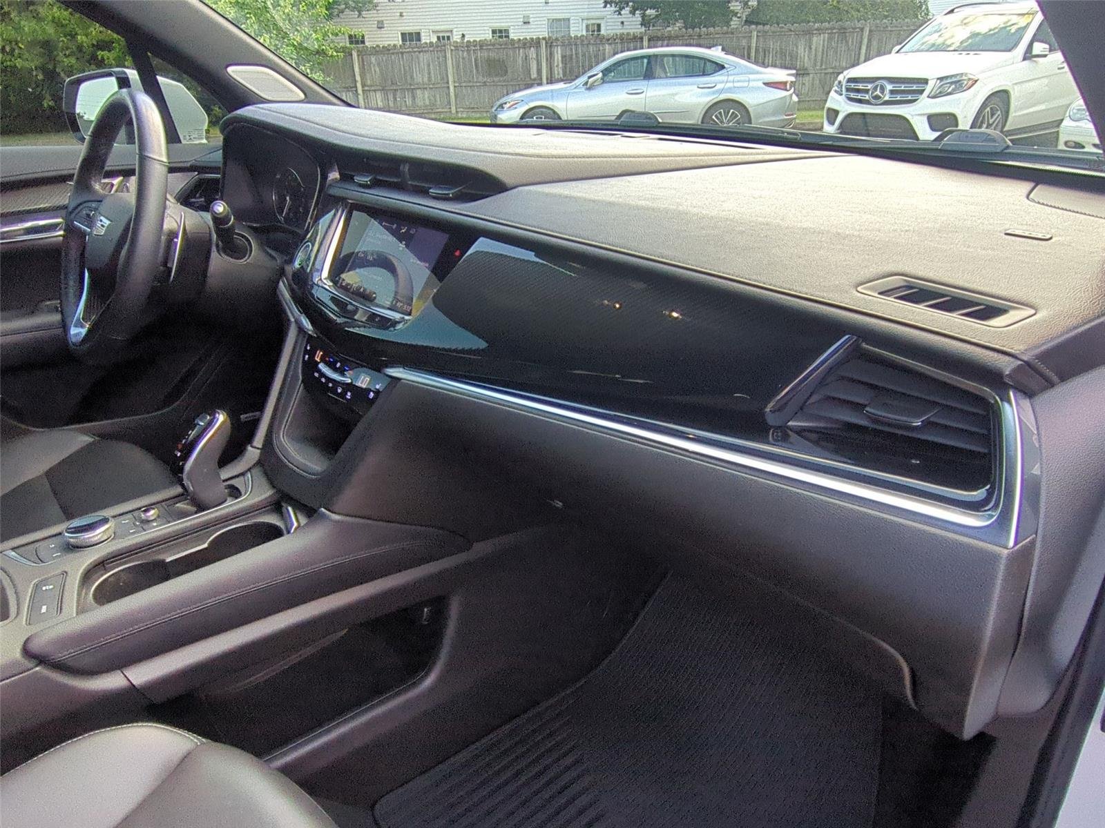 Used 2022 Crystal White Tricoat Cadillac Sport image 41