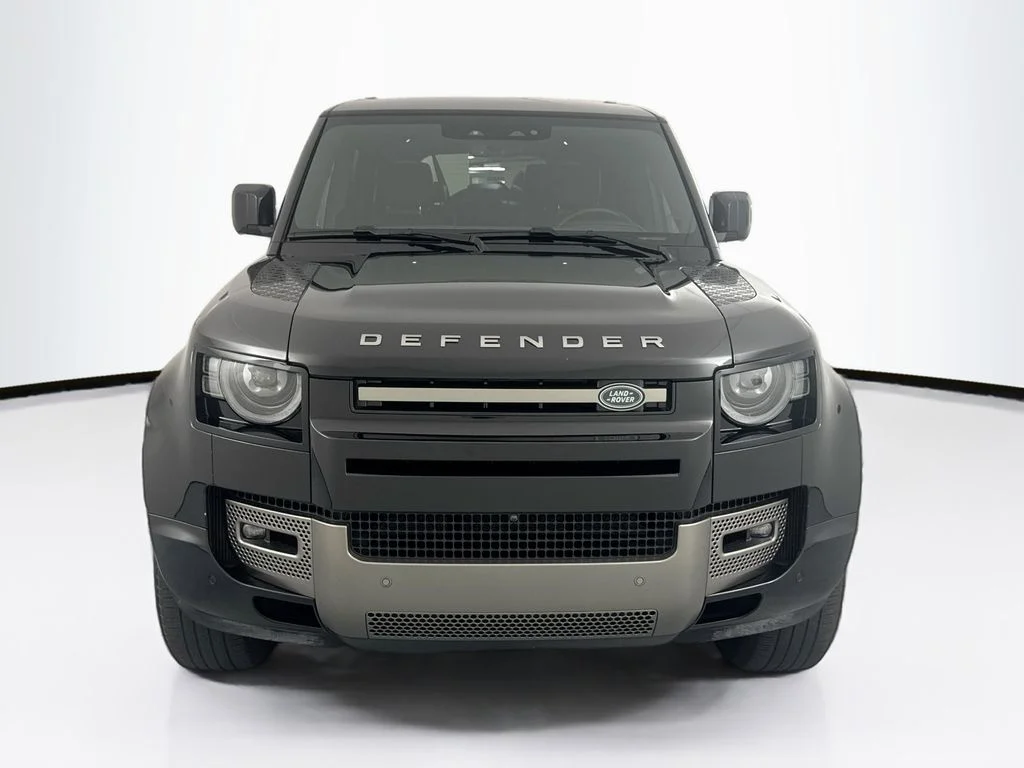 Used 2025 Black Land Rover X-Dynamic SE image 2
