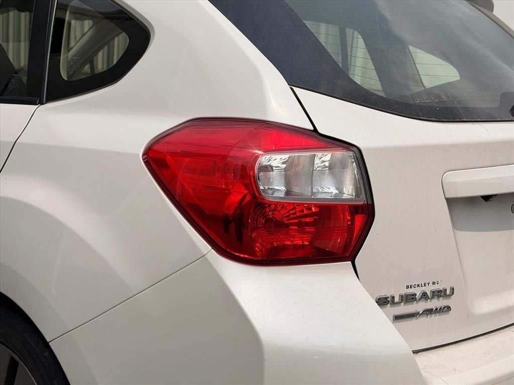 Used 2015 White Subaru 2.0i Sport Premium image 9