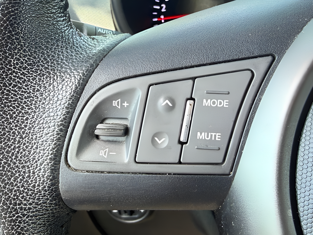 Used 2012 White Kia Plus image 13