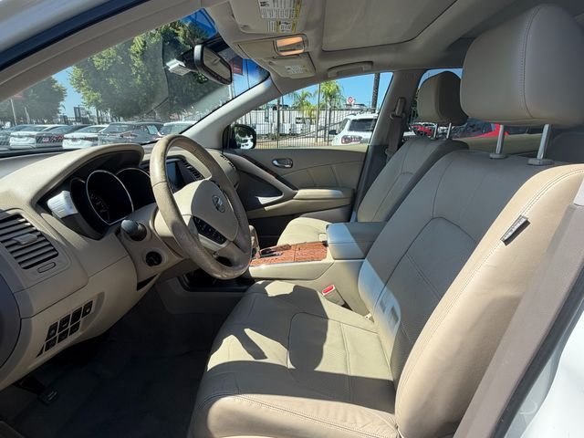 Used 2012 White Nissan LE image 29