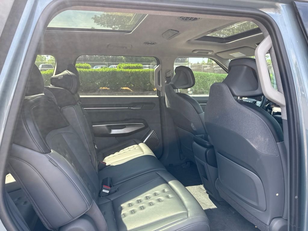Used 2024 Iceberg Green Kia Wind image 22