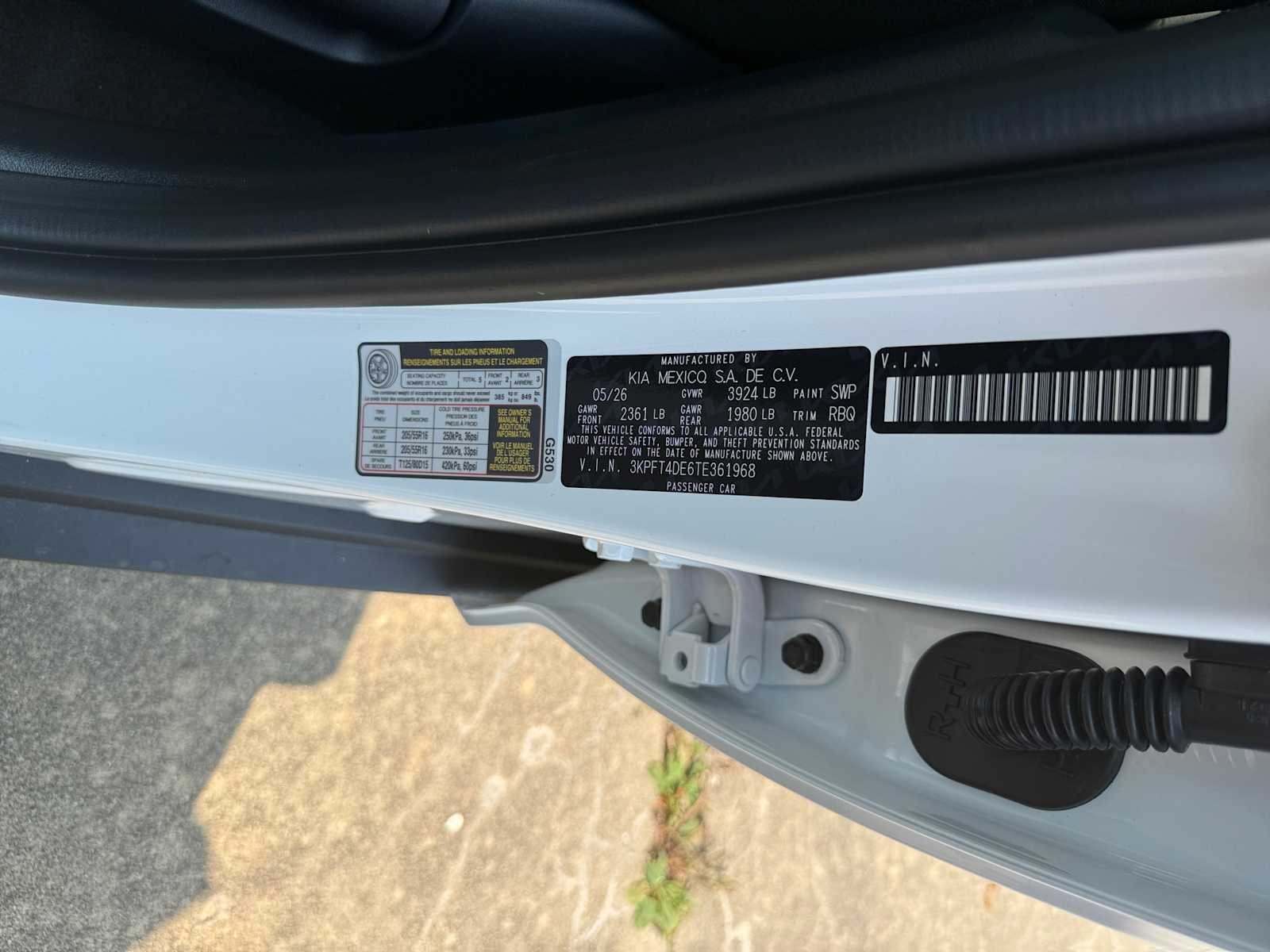 New 2026 SNOW WHITE PEARL Kia LX image 25