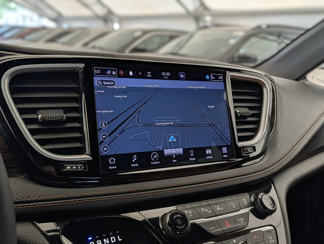 Certified Used 2023 Grey Chrysler Pinnacle - - AWD - 360 Camera - Premium Leather - Amazon Fire - Heated Seats - Remote Start & More! image 25