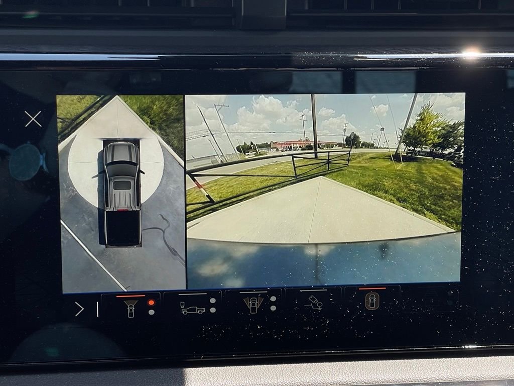 Used 2024 Summit White GMC AT4 image 13
