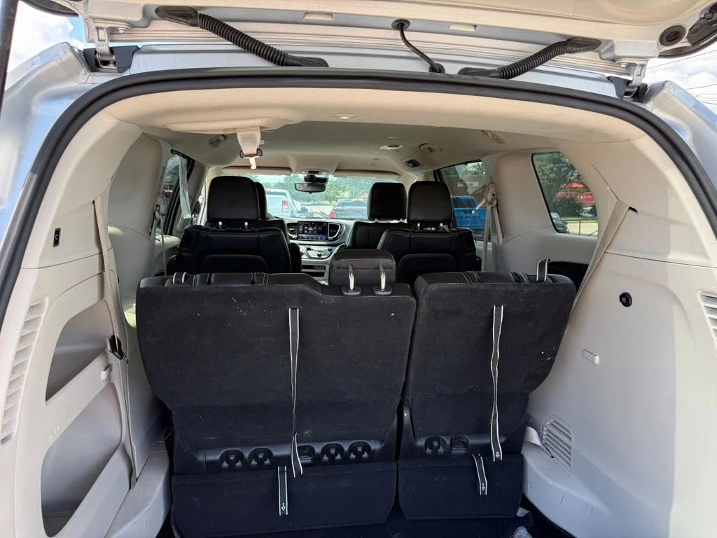 Used 2023 Silver Chrysler Touring L image 26