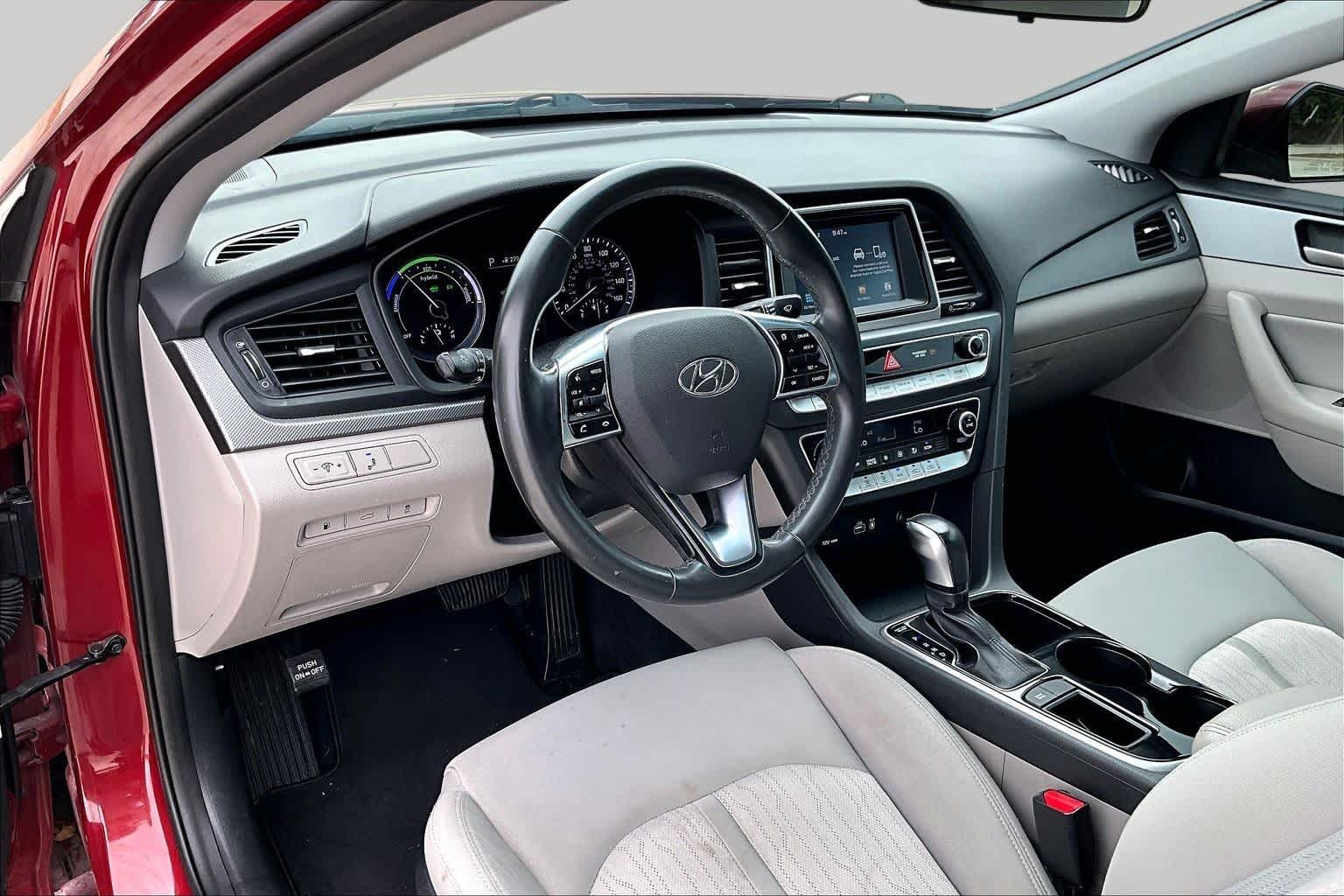Used 2018 Cosmopolitan Red Hyundai SE image 16