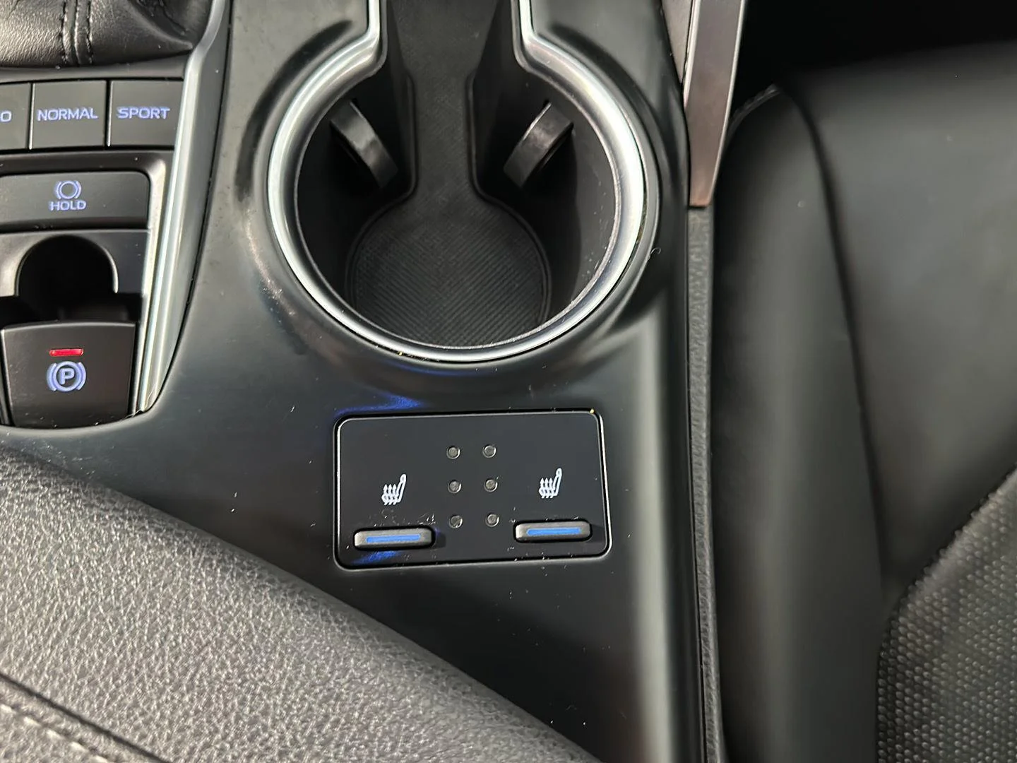Used 2018 Pearl Toyota XSE image 18