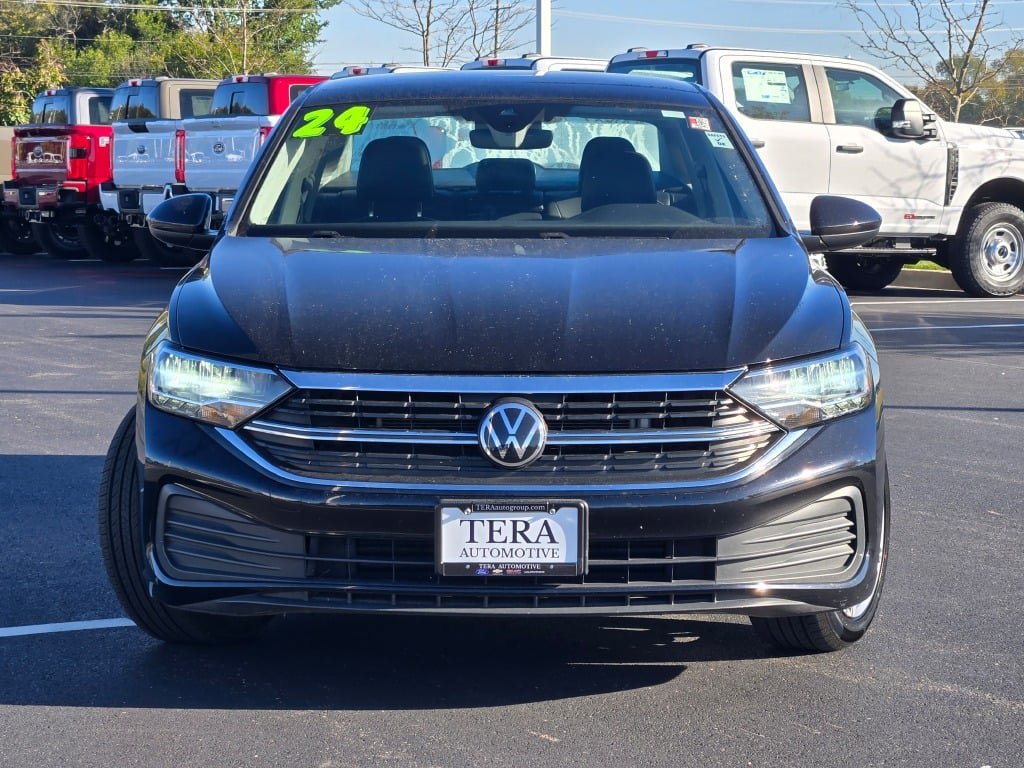 Certified 2024 Volkswagen Jetta SE with VIN 3VW7M7BU3RM018074 for sale in Plano, IL