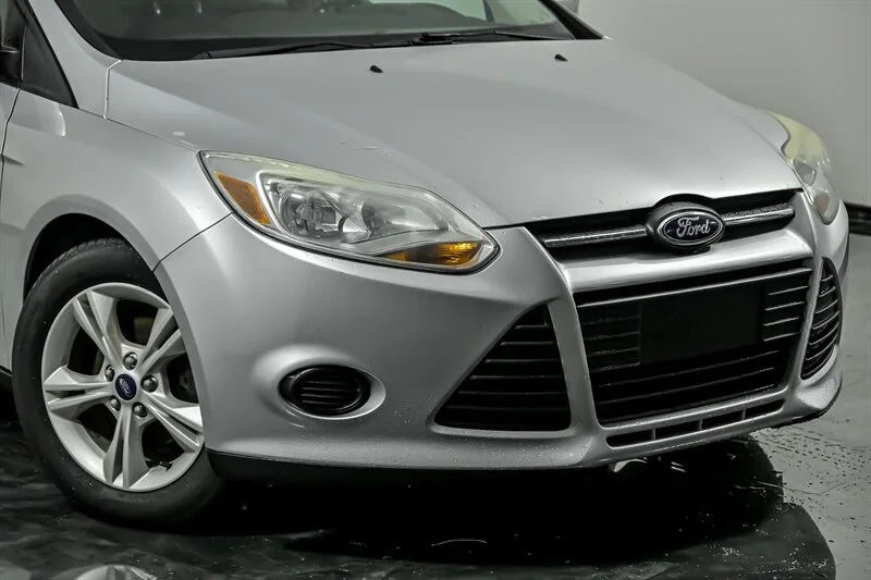 Used 2014 Ford Focus SE with VIN 1FADP3F21EL405898 for sale in Aurora, IL