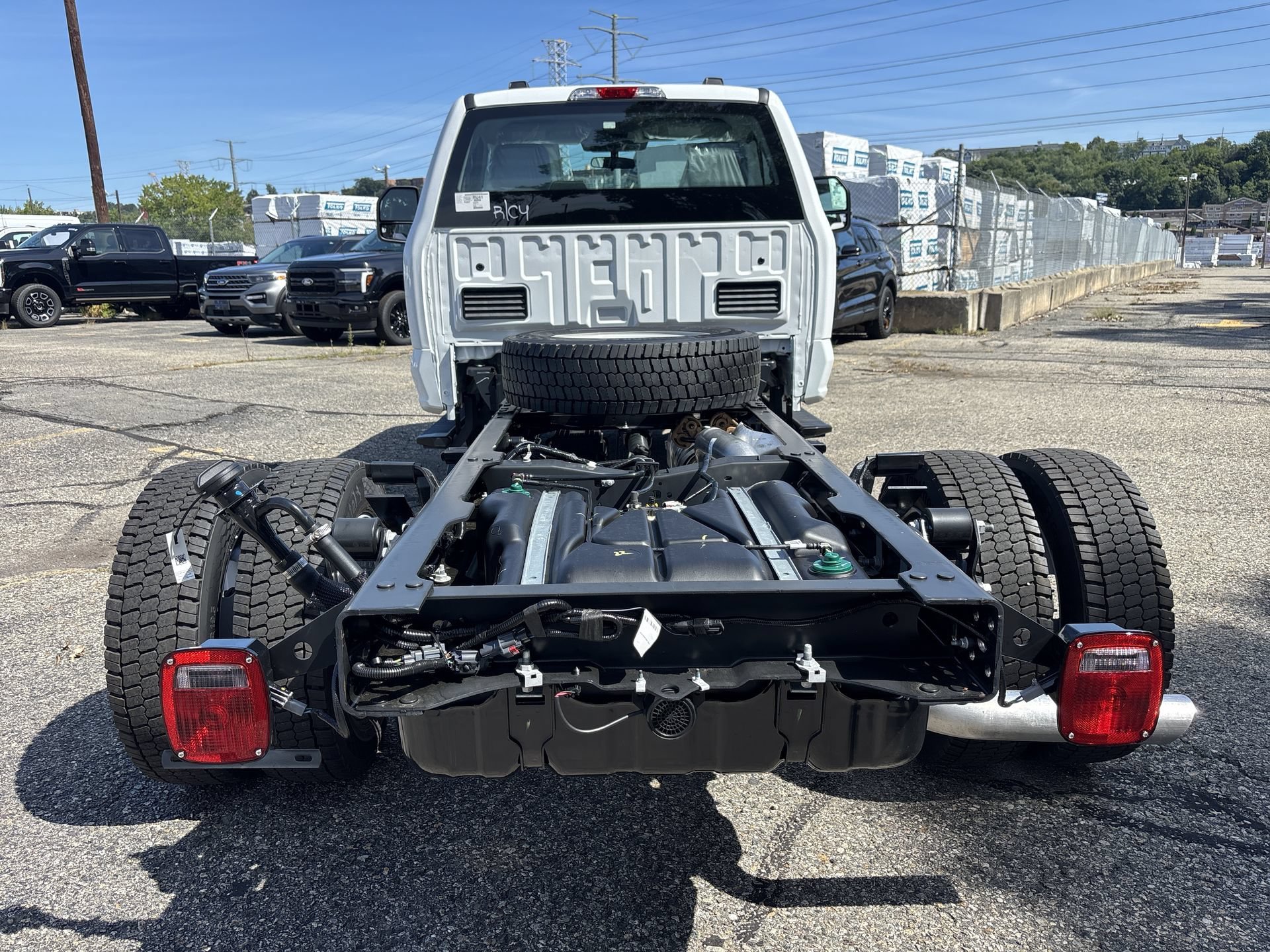 New 2026 Oxford White Ford XL image 15