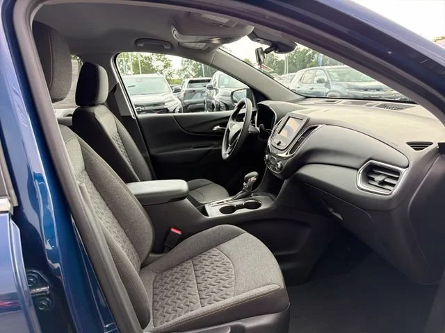 Used 2022 BLUE GLOW METALLIC Chevrolet LT image 18