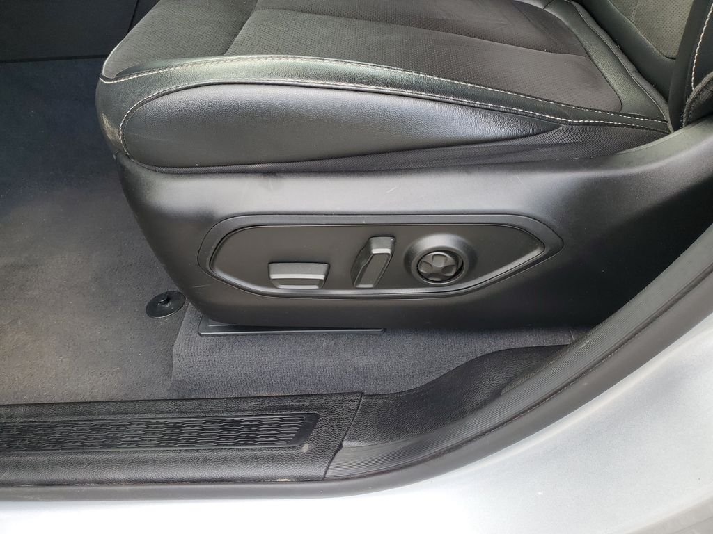Used 2023 Silver Jeep Altitude image 23