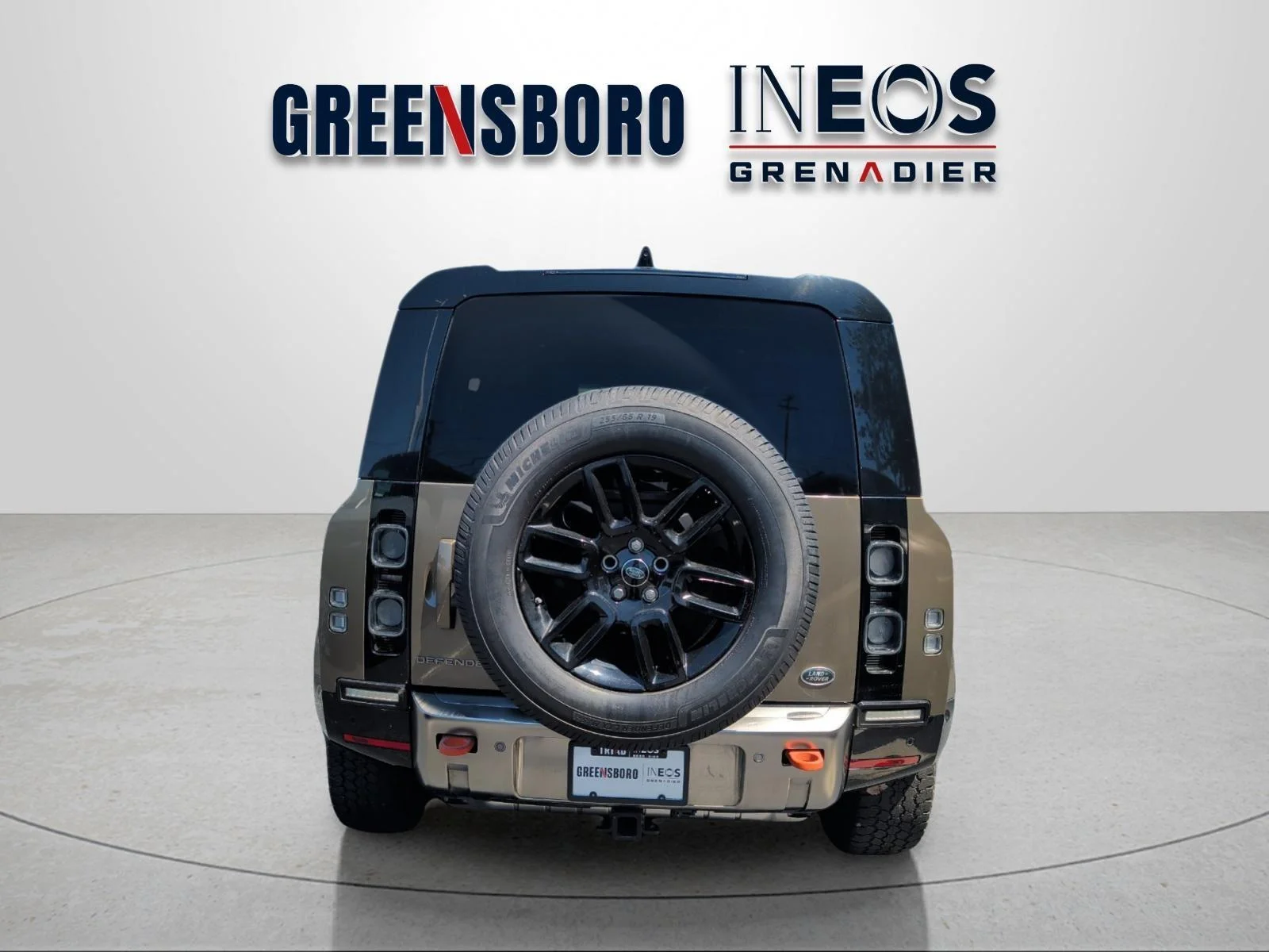 Used 2020 Eiger Grey Metallic Land Rover X image 4