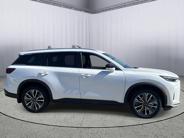 New 2027 RADIANT WHITE INFINITI Luxe FWD image 6