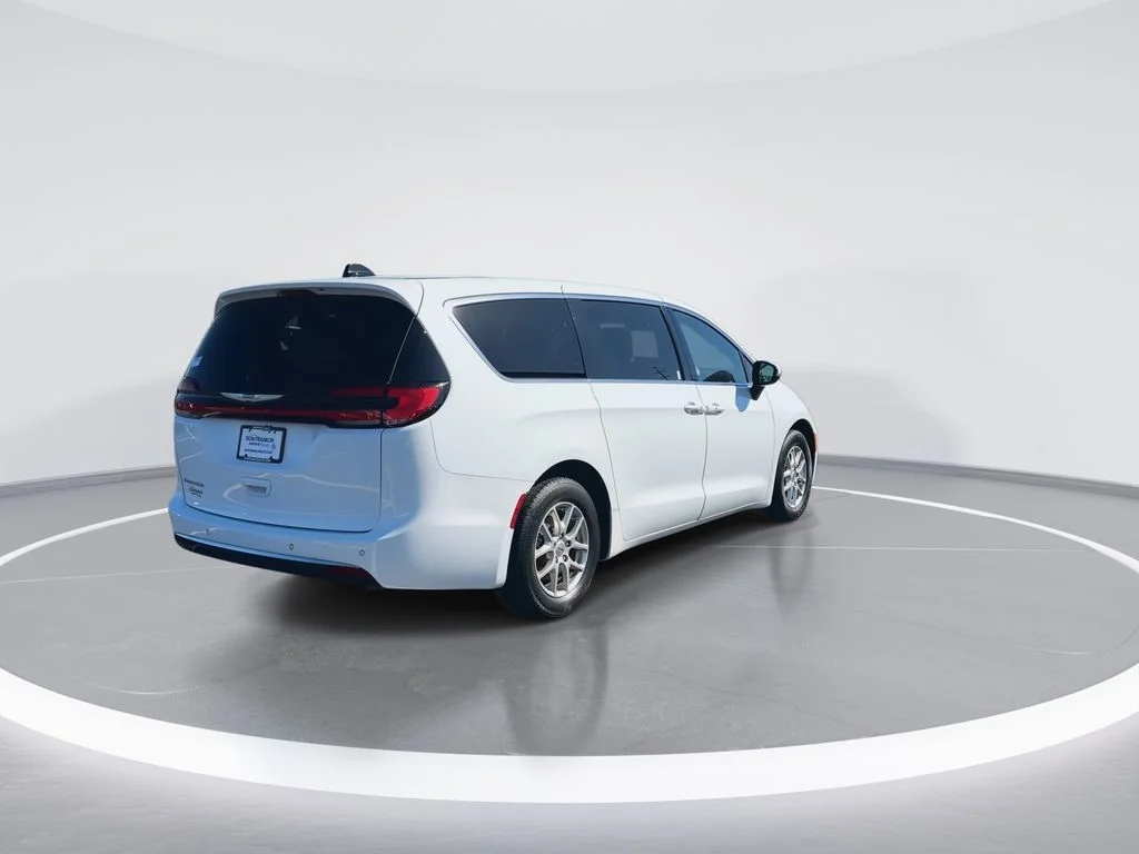 Used 2023 White Chrysler Touring image 8