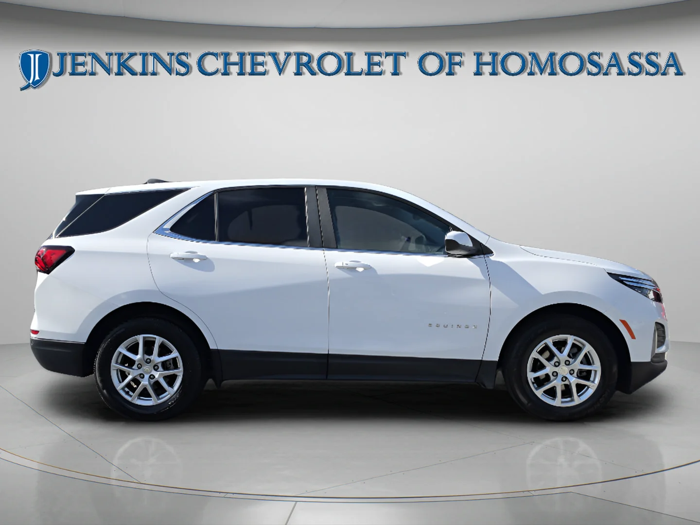 Used 2024 Summit White Chevrolet LT image 3