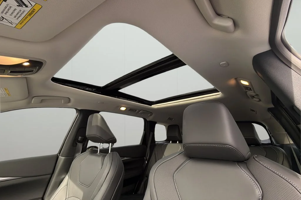 New 2027 RADIANT WHITE INFINITI Luxe FWD image 31