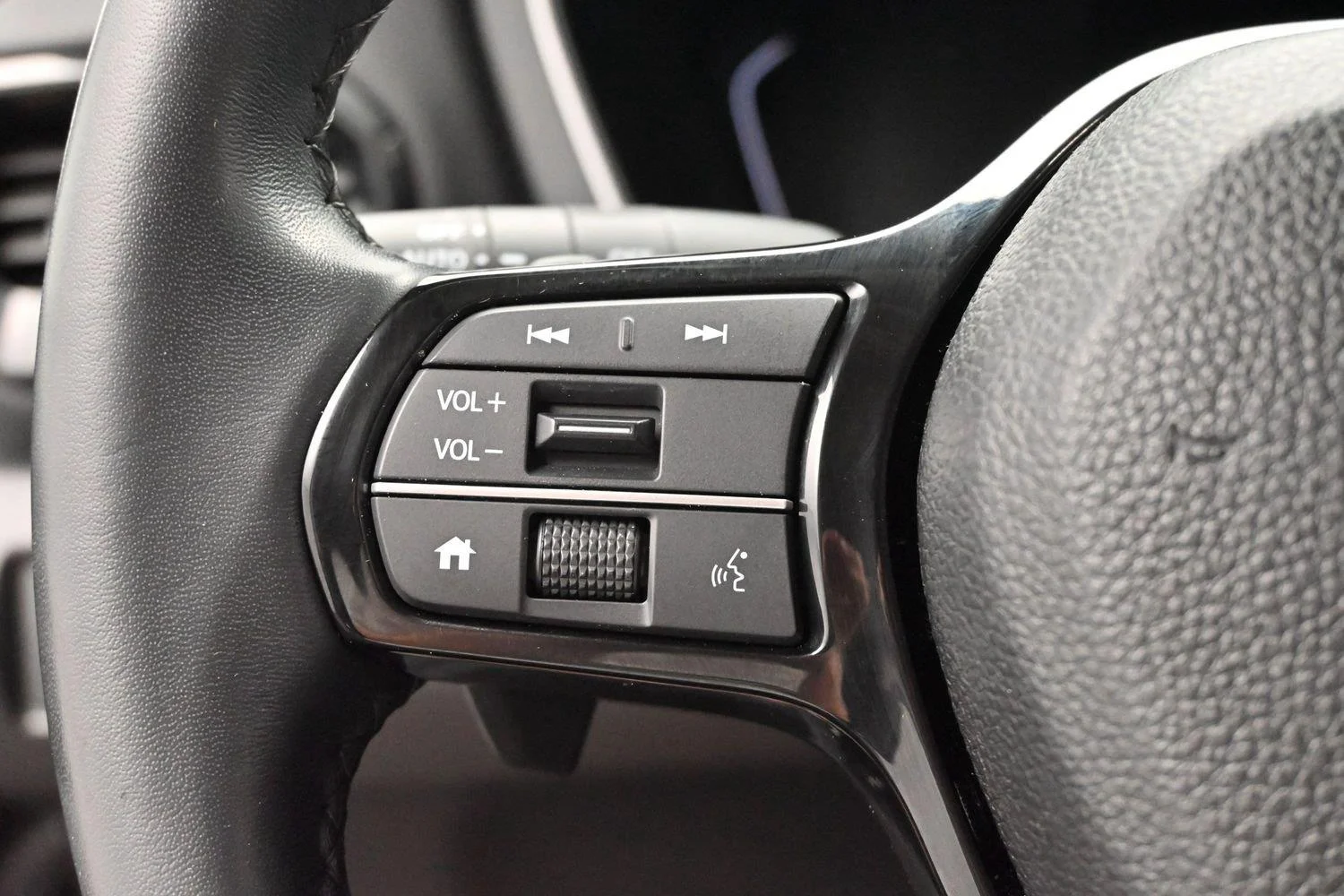 Used 2024 Modern Steel Metallic Honda Touring image 19