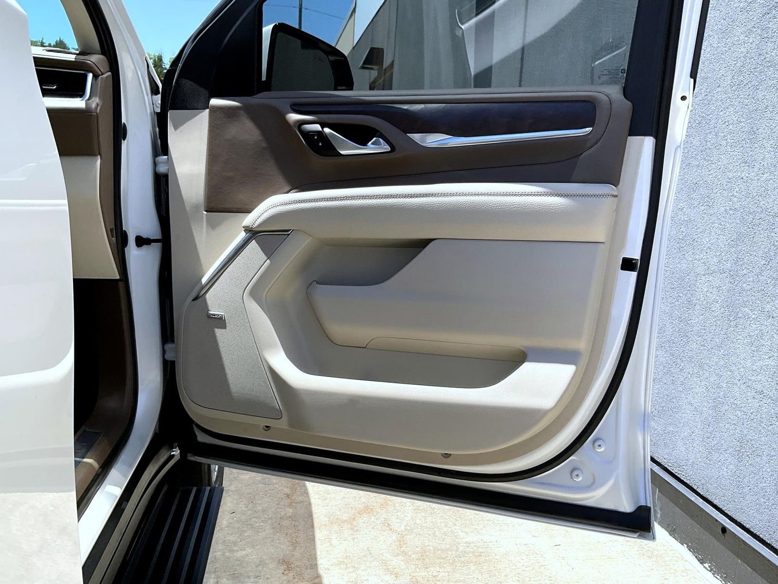 Used 2022 White GMC Denali image 17