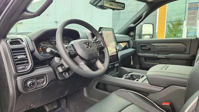New 2026 Diamond Black Crystal Pearl-Coat Exterior Paint RAM Limited image 12