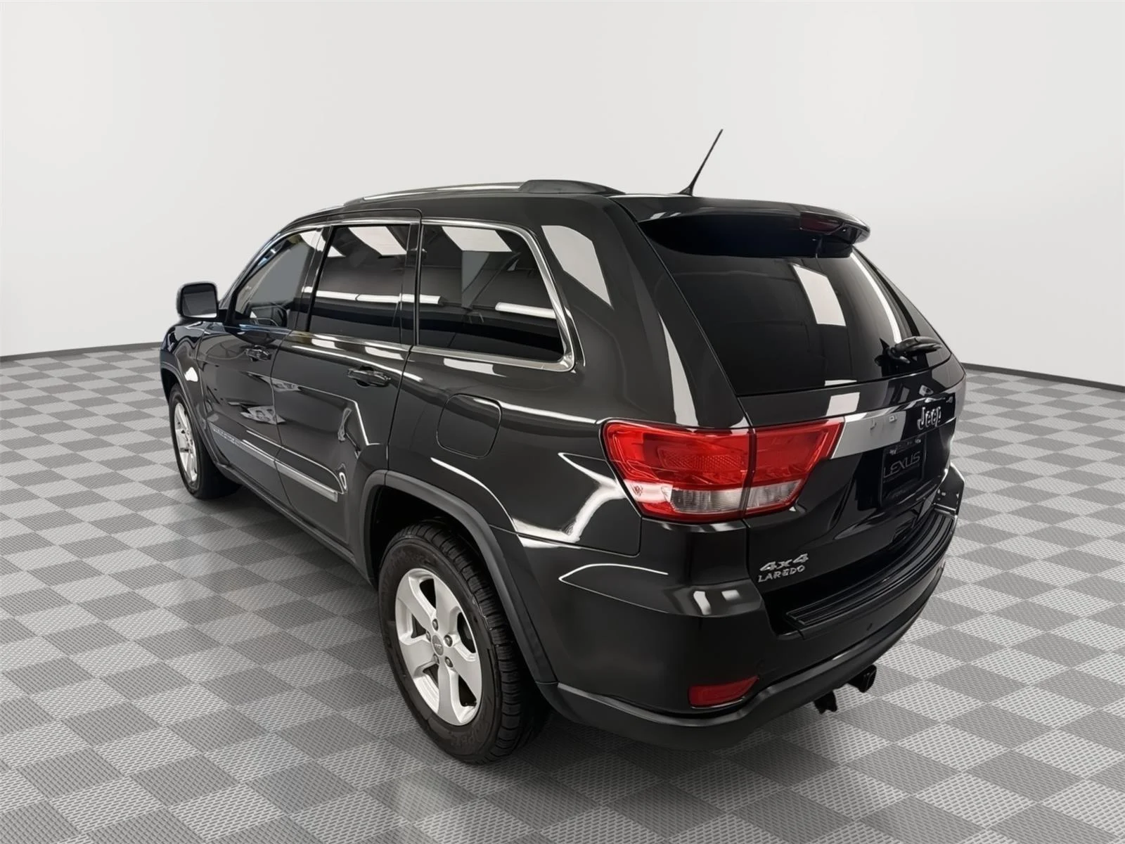 Used 2011 Dark Charcoal Pearl Jeep Laredo image 10