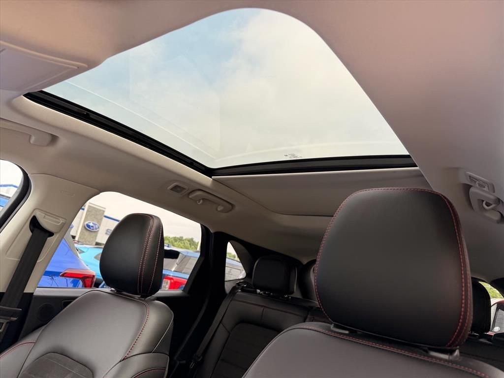 Used 2022 Blue Ford SEL image 18