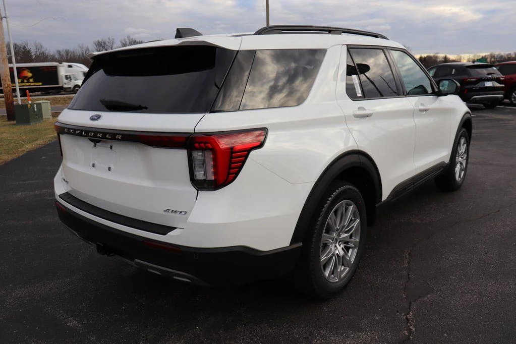 New 2026 Star White Metallic Tri-Coat Ford Active image 14