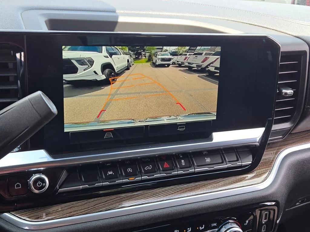 Used 2024 White GMC Elevation image 27