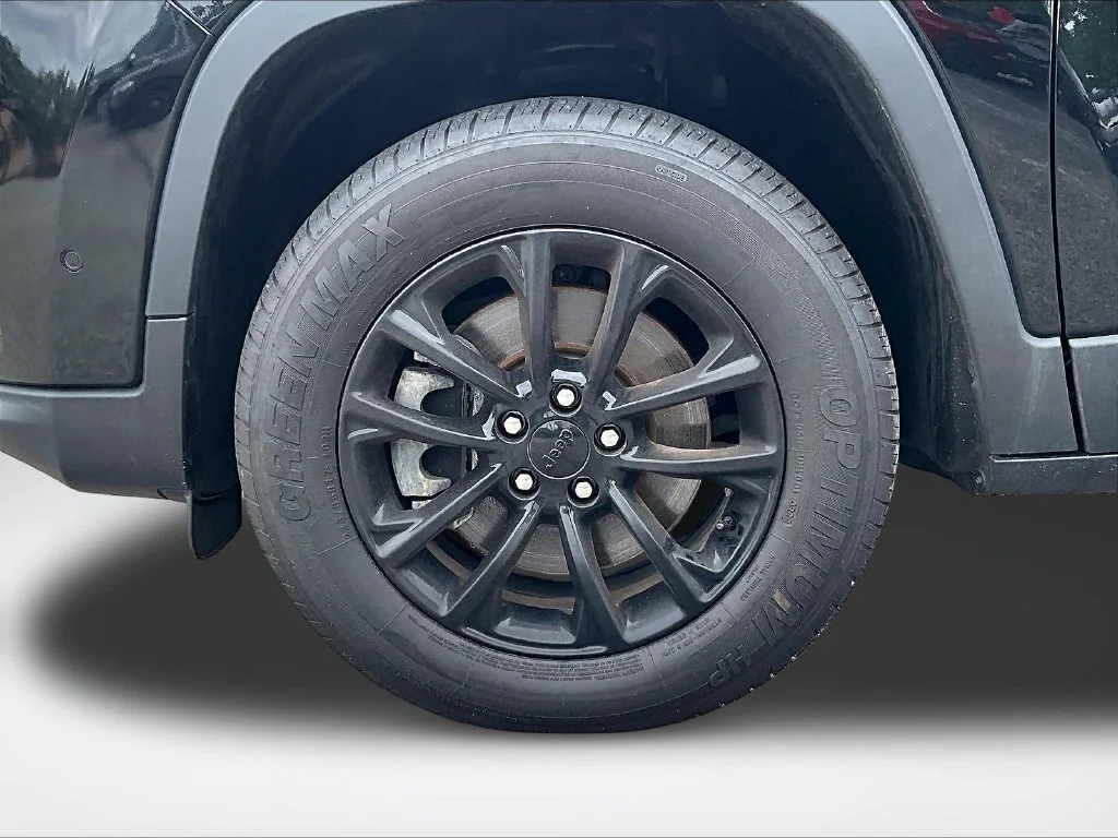 Used 2023 Black Jeep Altitude image 10