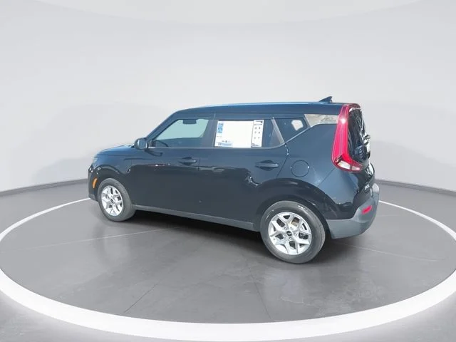 Used 2022 Black Kia LX image 6
