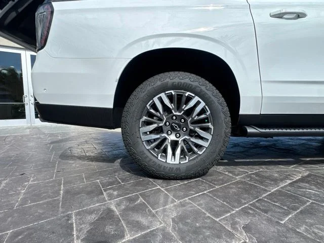 New 2026 White Chevrolet Z71 image 6