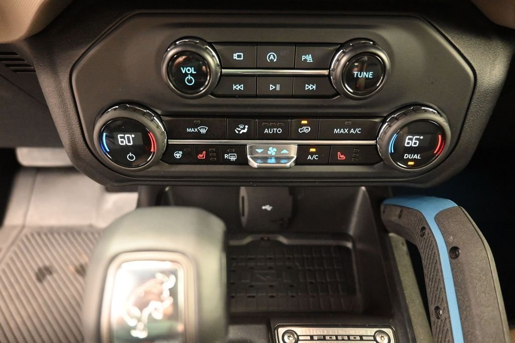 Used 2024 Green Ford Wildtrak image 9