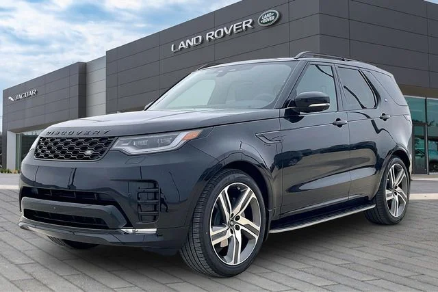 2026 Land Rover Discovery P300 Dynamic SE's photo