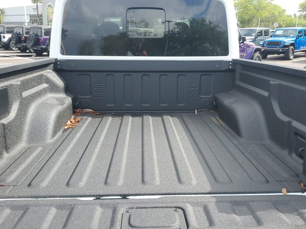 New 2026 Bright White Clear-Coat Exterior Paint Jeep Rubicon image 6