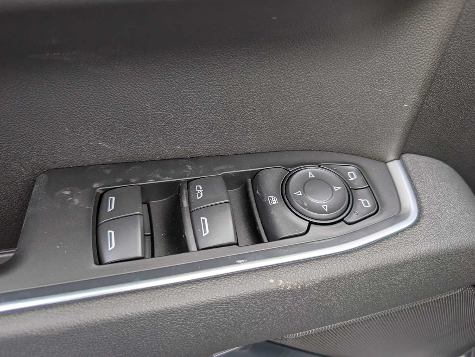 New 2026 Summit White GMC Elevation image 32