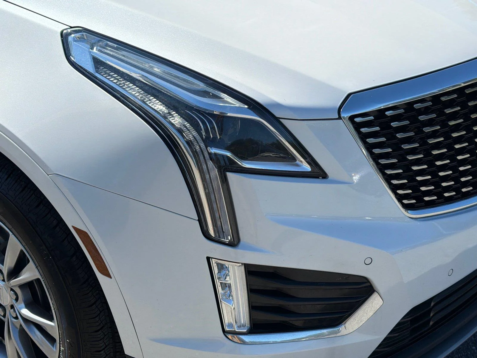 Used 2023 Crystal White Tricoat Cadillac AWD Premium Luxury image 25