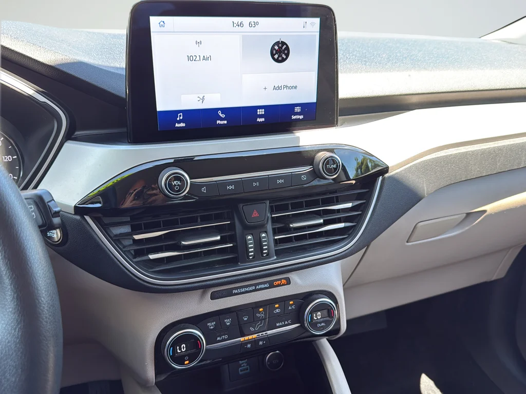 Used 2021 White Ford SE image 18