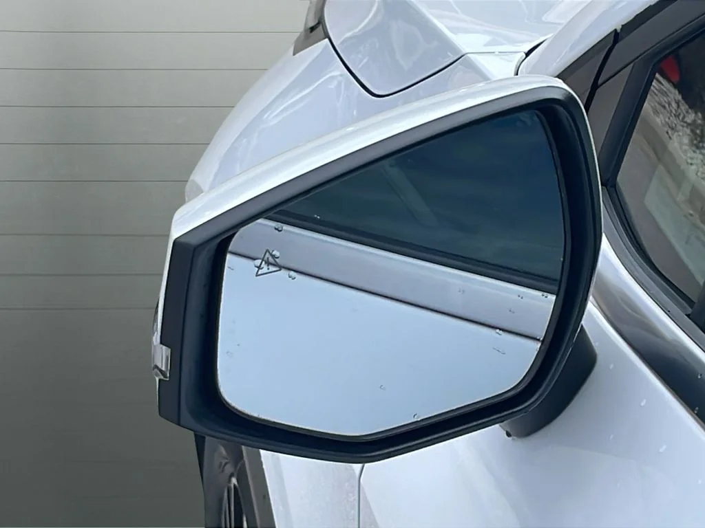 Used 2023 White Kia EX image 43