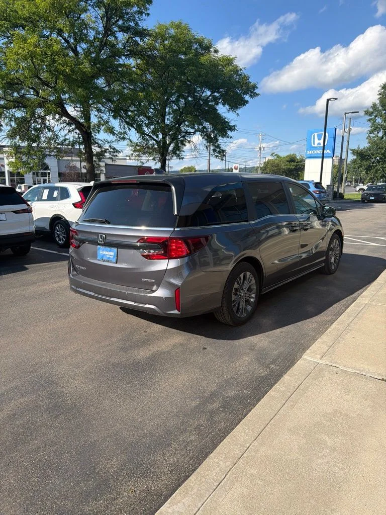 2026 Honda Odyssey Touring - Photo 6