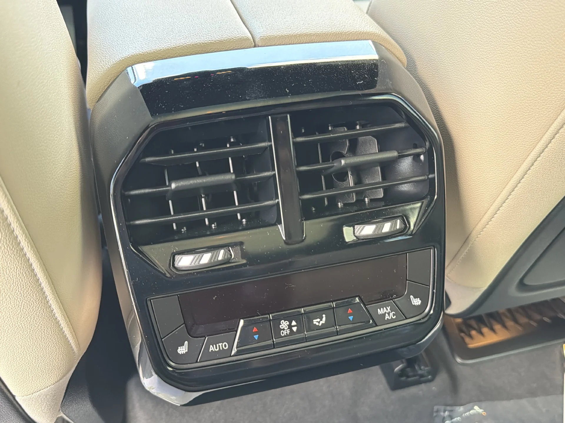 Certified Used 2025 White BMW M60 image 18