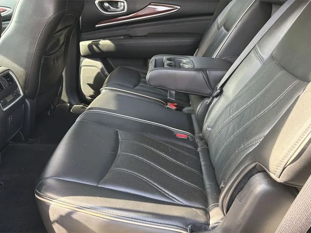 Used 2017 White INFINITI Base image 9