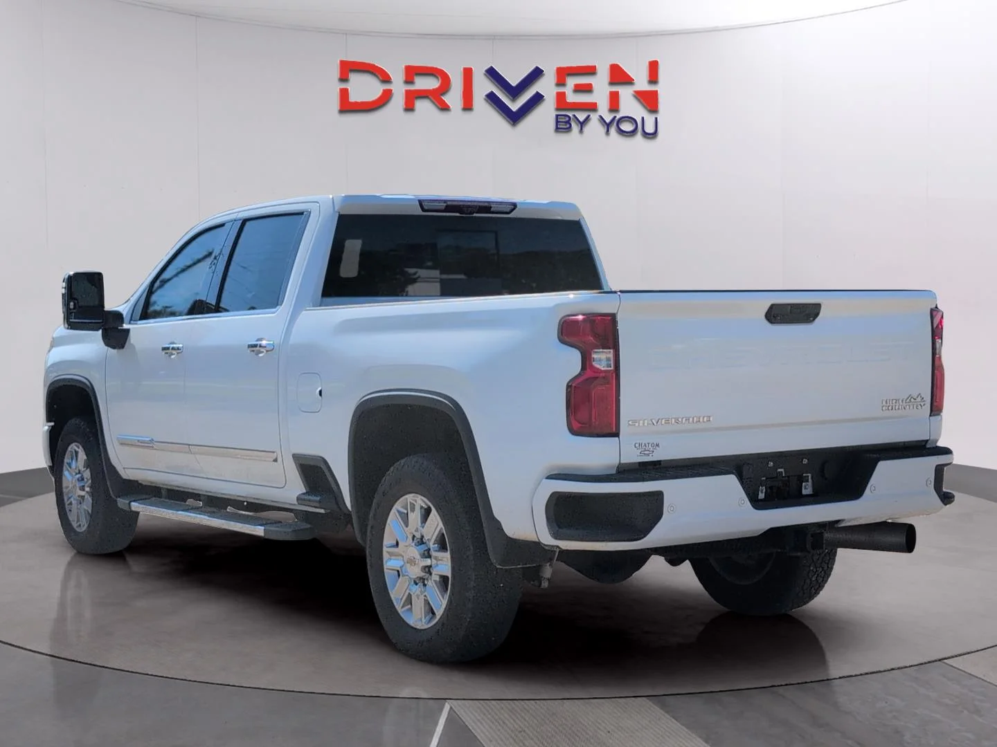 Used 2024 Summit White Chevrolet High Country image 3